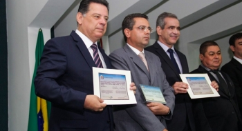 Governador comanda solenidade pelo título do Brasil livre da Febre Aftosa com vacinação
